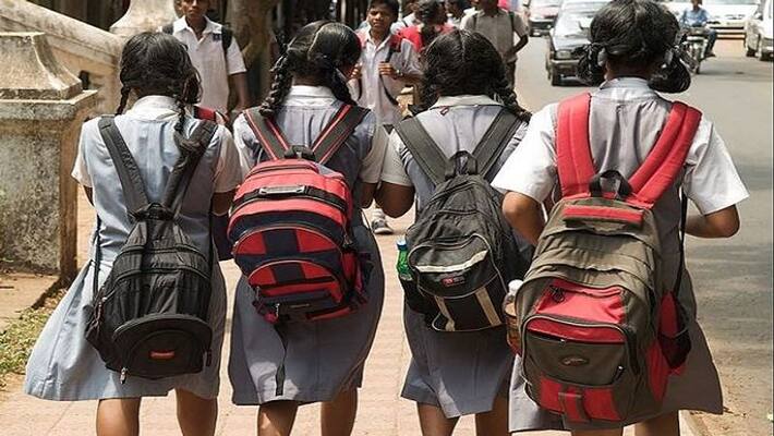 5th class girl student allegedly paraded with a garland of shoes in hostel for suspicion of stealing money Madhya Pradesh ckm 5th class girl student allegedly paraded with a garland of shoes in hostel for suspicion of stealing money Madhya Pradesh ckm