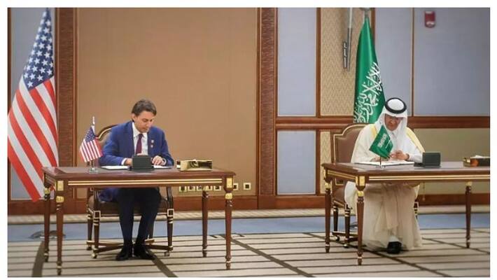 U.S. and Saudi Arabia sign 18 agreements in various sectors U.S. and Saudi Arabia sign 18 agreements in various sectors