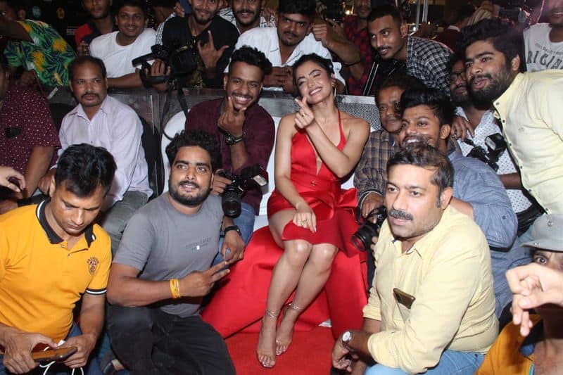 Actress Rashmika Mandanna at SIIMA Awards 2021 Red Carpet Photos |  Bollywood fashion, Bollywood girls, Indian actress hot pics