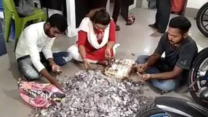 man saves 1.8 lakh as coins and buys motorbike man saves 1.8 lakh as coins and buys motorbike