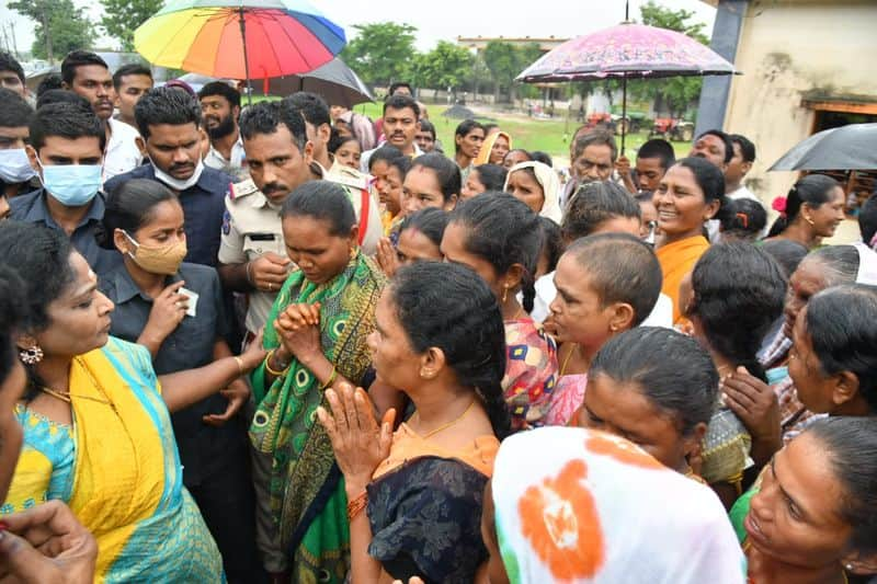 No one chased me away in Telangana, there is no need for that.. Governor Tamilisai response to Naranasamy.