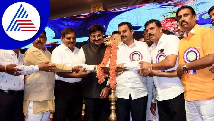 Assistance from Government to Electricity Contractors Says Minister V Sunil Kumar gvd Assistance from Government to Electricity Contractors Says Minister V Sunil Kumar gvd