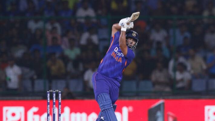 ENG vs IND 3rd ODI Watch Rishabh Pant smashes five boundaries back to back of David Willey over ENG vs IND 3rd ODI Watch Rishabh Pant smashes five boundaries back to back of David Willey over