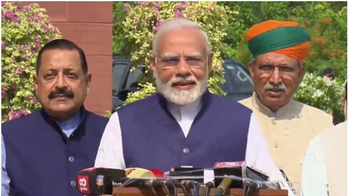 PM Narendra Modi cast vote in Presidential Election 2022 and give reaction on parliament monsoon session spb PM Narendra Modi cast vote in Presidential Election 2022 and give reaction on parliament monsoon session spb