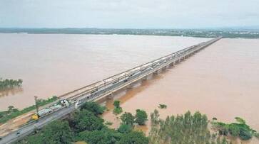 Officials Issue Third Warning over Godavari In Spate At Bhadrachalam ksp Officials Issue Third Warning over Godavari In Spate At Bhadrachalam ksp