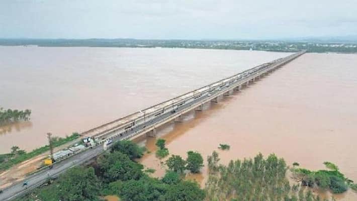 flood levels increasing in godavari river at bhadrachalam flood levels increasing in godavari river at bhadrachalam