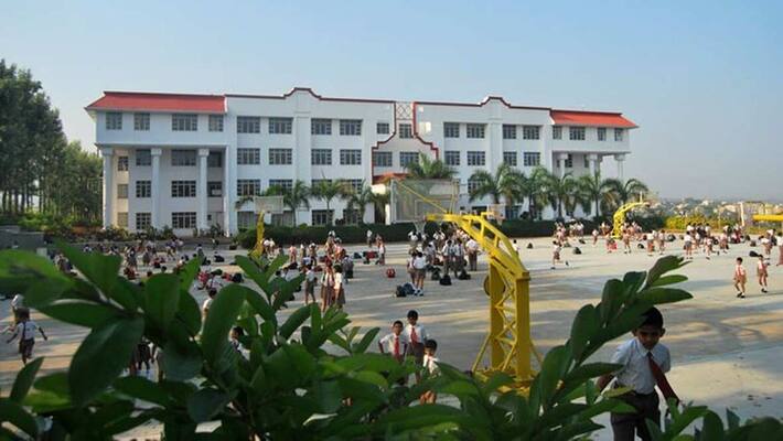 Police took custody Minor Boy for sending hoax bomb threat to school Police took custody Minor Boy for sending hoax bomb threat to school