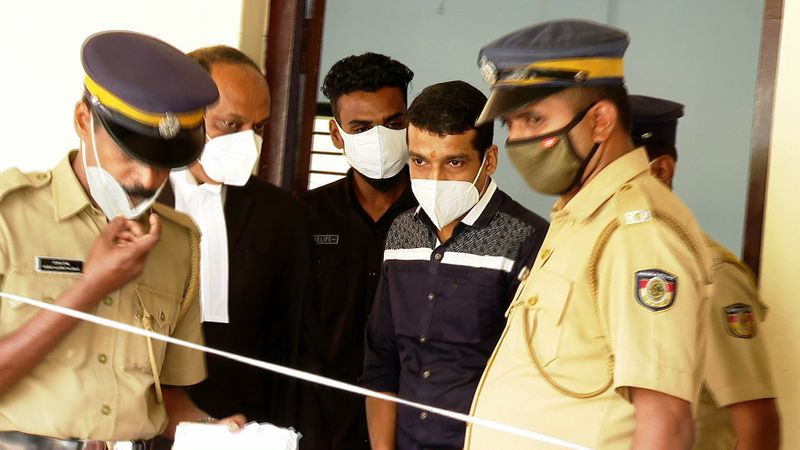 നടിയെ ആക്രമിച്ച കേസ്: ഒന്നാം പ്രതി സുനി സുപ്രീംകോടതിയിൽ, ആരോഗ്യകാരണങ്ങൾ ചൂണ്ടിക്കാട്ടി ജാമ്യം തേടി നടിയെ ആക്രമിച്ച കേസ്: ഒന്നാം പ്രതി സുനി സുപ്രീംകോടതിയിൽ, ആരോഗ്യകാരണങ്ങൾ ചൂണ്ടിക്കാട്ടി ജാമ്യം തേടി