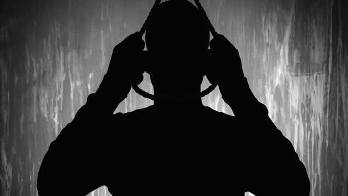 indore news Doctor posted in government hospital committed suicide by hanging pwt indore news Doctor posted in government hospital committed suicide by hanging pwt