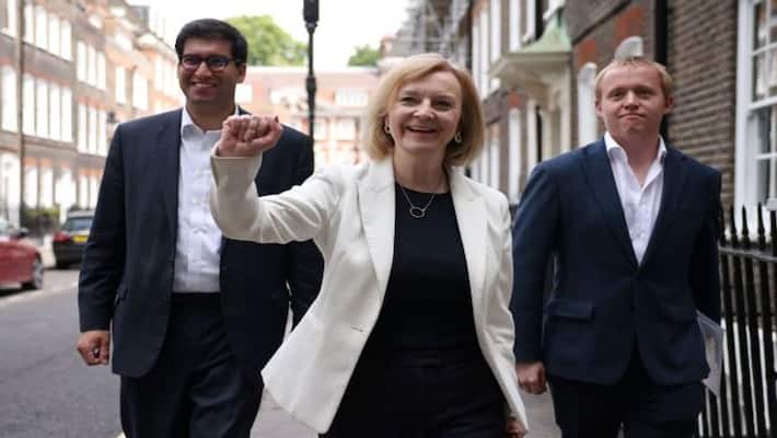 what is Kissing Ceremony after which UK Prime Minister Liz Truss to take oath, Queen Elizabeth officially announce, DVG what is Kissing Ceremony after which UK Prime Minister Liz Truss to take oath, Queen Elizabeth officially announce, DVG