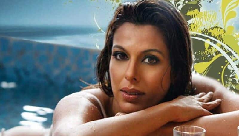 bollywood stars who made controversies with nude photo shoot 