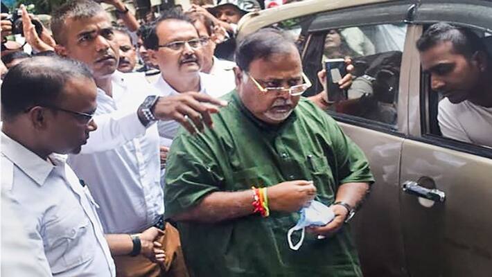 EDs objection to Partha Chatterjee's SSKM-hospital admission, approached Calcutta High Court bsm EDs objection to Partha Chatterjee's SSKM-hospital admission, approached Calcutta High Court bsm