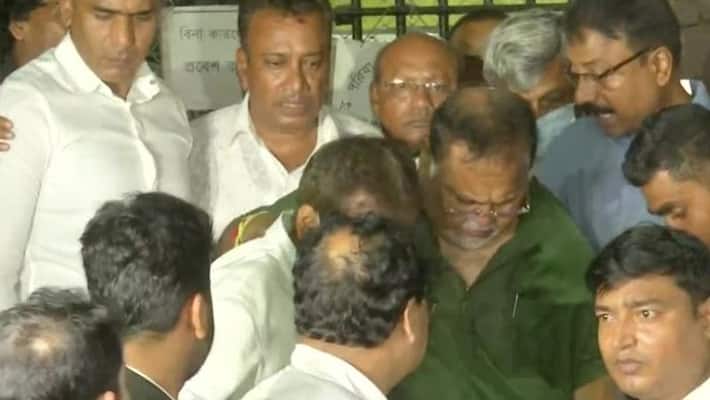 Partha Chatterjee will stay in the ICU of SSKM Hospital at night after ED's arrest bsm Partha Chatterjee will stay in the ICU of SSKM Hospital at night after ED's arrest bsm