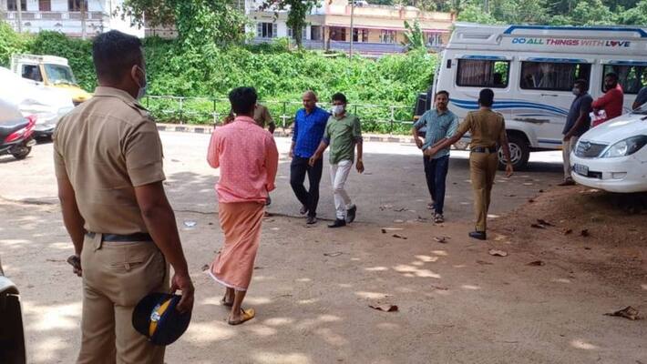 railway employee assaulted four police officers arrested railway employee assaulted four police officers arrested