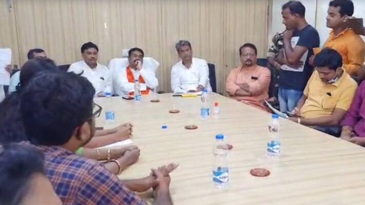 After Partha Chatterjee's arrest, Union Minister Dharmendra Pradhan spoke to job seekers bsm After Partha Chatterjee's arrest, Union Minister Dharmendra Pradhan spoke to job seekers bsm