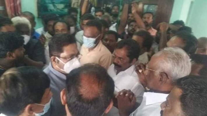 OPS supporter Syedukhan met TTV Dhinakaran which created a stir OPS supporter Syedukhan met TTV Dhinakaran which created a stir