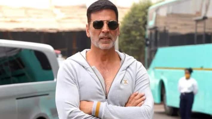 Bollywood Actor Akshay Kumar receives honorary certificate for Highest taxpayers in Entertainment industry ckm Bollywood Actor Akshay Kumar receives honorary certificate for Highest taxpayers in Entertainment industry ckm