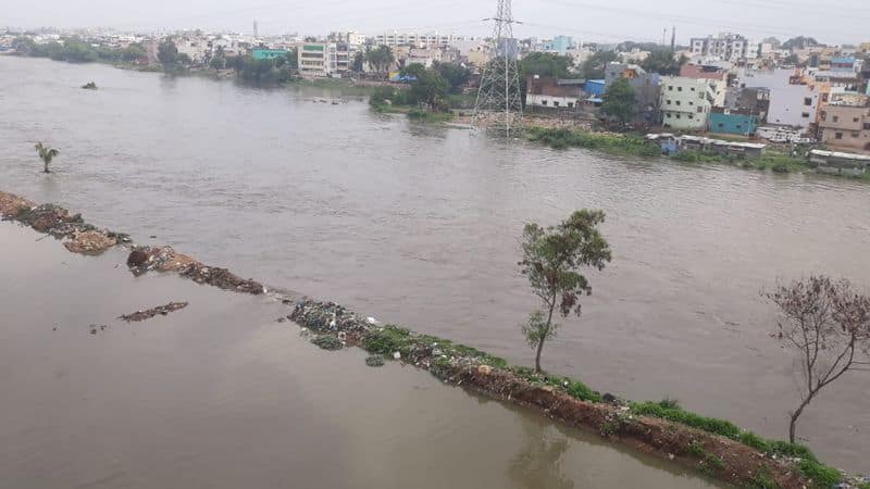 Due to the release of 2 lakh cubic feet of water from the Mettur dam a flood warning has been issued to the public