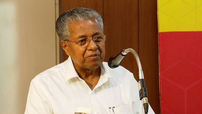 Kerala Chief Minister Pinrayi Vijayan praises Union Minister Nithin Gadkari Kerala Chief Minister Pinrayi Vijayan praises Union Minister Nithin Gadkari