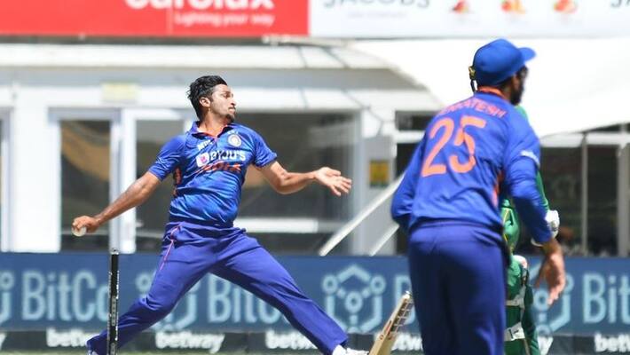 Shardul Thakur pics 3 wicktet Zimbabwe sets 162 runs target to Indian in 2nd ODI kvn Shardul Thakur pics 3 wicktet Zimbabwe sets 162 runs target to Indian in 2nd ODI kvn