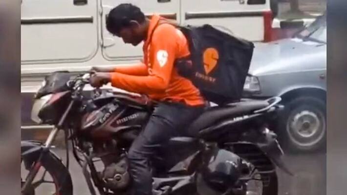 Tamil lyricist Ko Shesha slammed food delivery app Swiggy after he found pieces of chicken in the vegetarian dish apa Tamil lyricist Ko Shesha slammed food delivery app Swiggy after he found pieces of chicken in the vegetarian dish apa