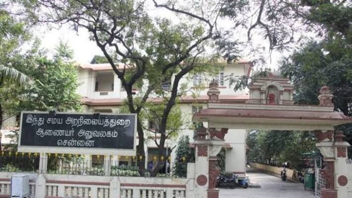 The Madras High Court has ordered a fine of Rs 1 lakh on the Commissioner of Hindu Religious Charities. The Madras High Court has ordered a fine of Rs 1 lakh on the Commissioner of Hindu Religious Charities.