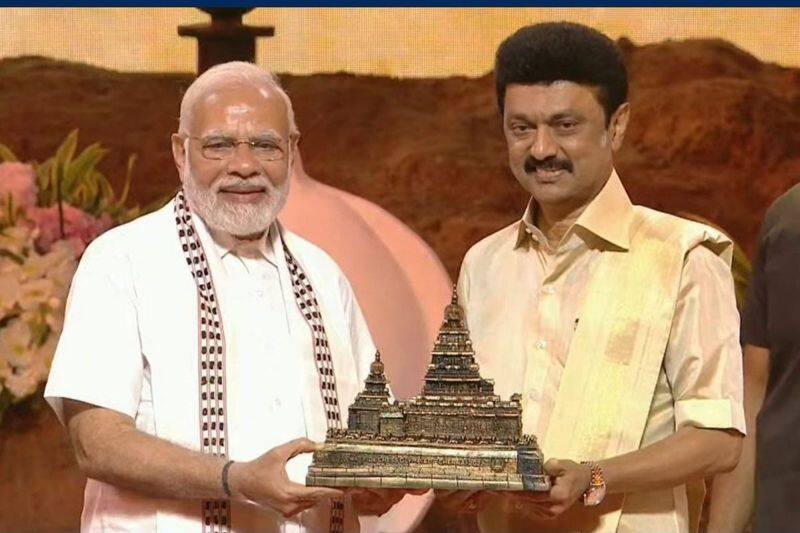 The Chief Minister of Tamil Nadu presented a chess board to PM Modi at the airport. 