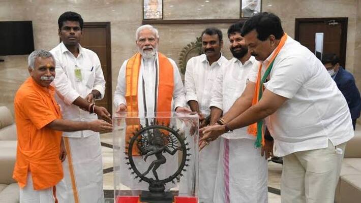Modi consults with BJP state leaders regarding political situation in Tamil Nadu Modi consults with BJP state leaders regarding political situation in Tamil Nadu