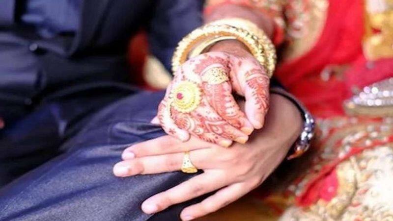 In Uttar Pradesh state, the boyfriend killed his girlfriend who refused to marry him. 