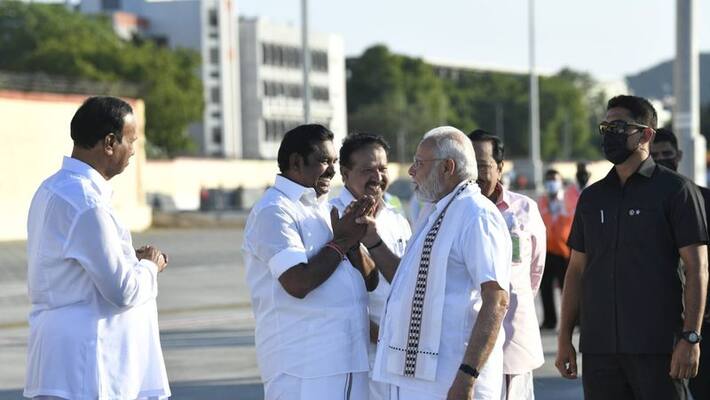Leader of the Opposition Edappadi Palaniswami welcomed the Prime Minister at the Chennai airport amidst the DMK ministers. Leader of the Opposition Edappadi Palaniswami welcomed the Prime Minister at the Chennai airport amidst the DMK ministers.
