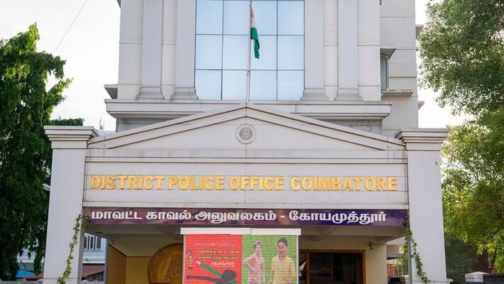 1.25 crore caught in raid and 18 people arrested for extortion at covai 1.25 crore caught in raid and 18 people arrested for extortion at covai