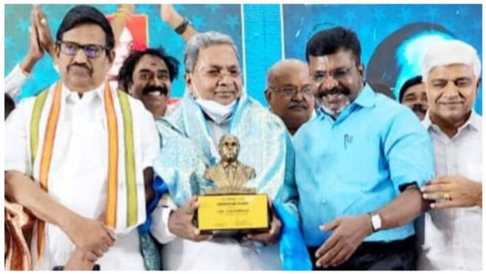 Why should not strong leader Siddaramaiah become Prime Minister? Thirumavalavan made the Congress party a jerk! Why should not strong leader Siddaramaiah become Prime Minister? Thirumavalavan made the Congress party a jerk!