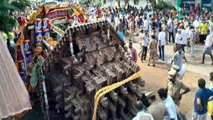 Chariot falls down accident in Pudukottai Chariot falls down accident in Pudukottai