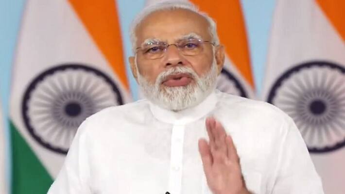 In maan ki baat, PM Modi encourages honey farmers in Karnataka to join the honey mission. In maan ki baat, PM Modi encourages honey farmers in Karnataka to join the honey mission.