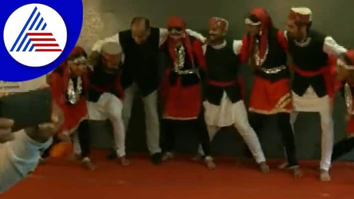 Himachal Pradesh CM Jairam Thakur dances folk songs with folk artist akb Himachal Pradesh CM Jairam Thakur dances folk songs with folk artist akb
