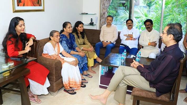 Those who do not surrender are being framed, says Uddhav Thackeray; meets Raut's family at his residence - adt Those who do not surrender are being framed, says Uddhav Thackeray; meets Raut's family at his residence - adt