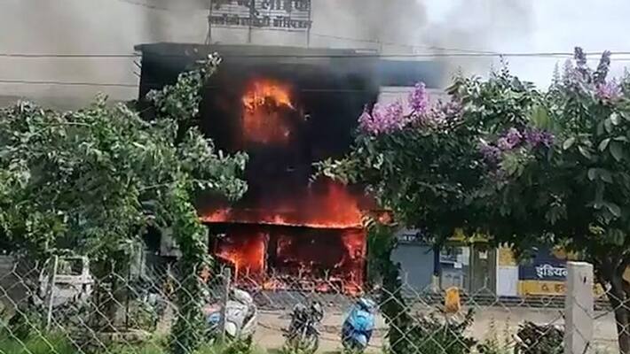 Massive fire breaks out at hospital in Madhya Pradesh's Jabalpur many dead gcw Massive fire breaks out at hospital in Madhya Pradesh's Jabalpur many dead gcw
