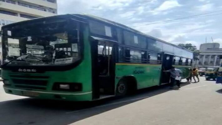 Traffic Jam Near corporation circle Over BMTC Bus repaired In Road at Bengaluru Traffic Jam Near corporation circle Over BMTC Bus repaired In Road at Bengaluru