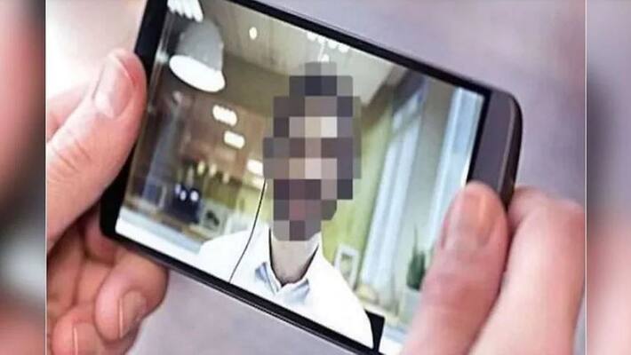 A young man took a selfie video while committing suicide In peddapalli A young man took a selfie video while committing suicide In peddapalli