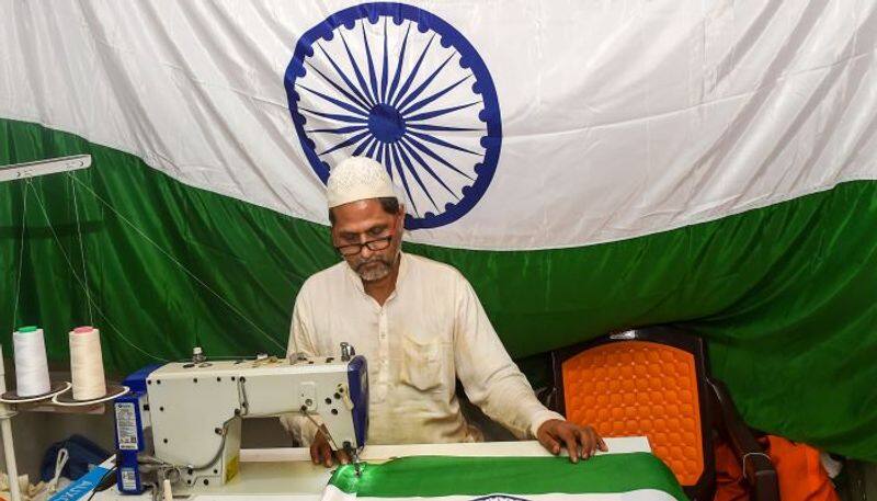 Abdul Gaffar Ansari Jhande Wale prepare Indian national flags at Sadar Bazar in New Delhi apa 