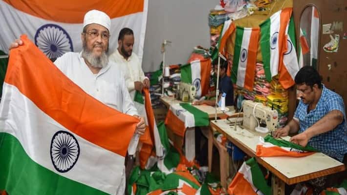 Abdul Gaffar Ansari Jhande Wale prepare Indian national flags at Sadar Bazar in New Delhi apa Abdul Gaffar Ansari Jhande Wale prepare Indian national flags at Sadar Bazar in New Delhi apa