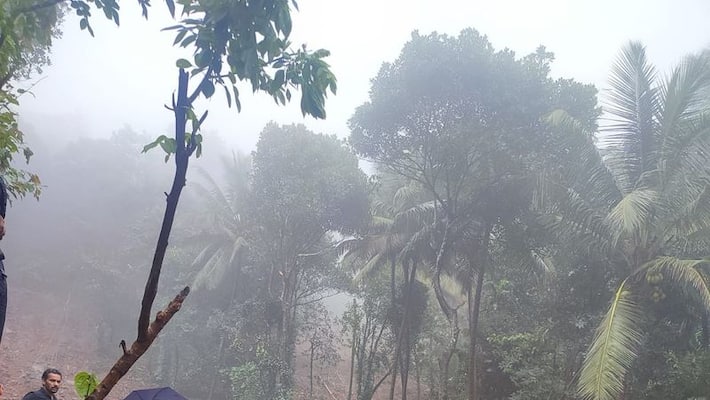 Kerala rain: IMD issues red alert in 3 districts; Idukki reservoir water level rises - adt Kerala rain: IMD issues red alert in 3 districts; Idukki reservoir water level rises - adt