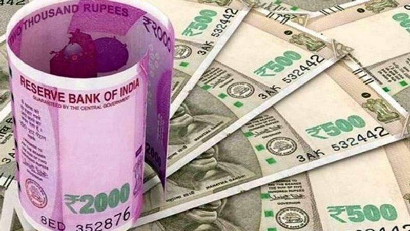 UP labourer goes to withdraw Rs 100 finds Rs 2700 crore in bank account