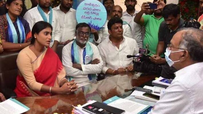 ysrtp president ys sharmila serious on who vandalized ysr statue in khammam ysrtp president ys sharmila serious on who vandalized ysr statue in khammam