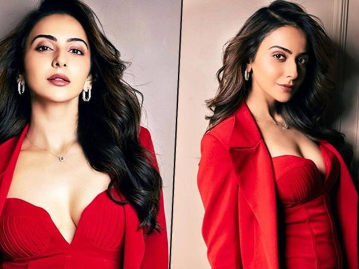 Rakul Preet Singh Sexx Photo - Rakul Preet Singh looks red hot in cleavage revealing mini dress