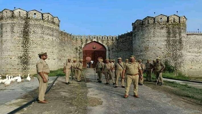 Pratapgarh raja bhaiya father uday pratap under house arrest outsiders entry ban Pratapgarh raja bhaiya father uday pratap under house arrest outsiders entry ban