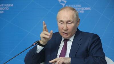 Vladimir Putin hand turns purple seen shaking during meet amid health rumours Report gcw