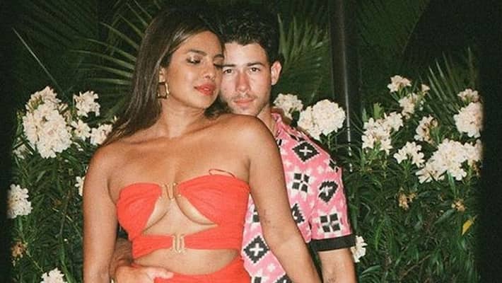 Priyanka Chopra and Nick Jonas trolled for their romantic photo GGA Priyanka Chopra and Nick Jonas trolled for their romantic photo GGA