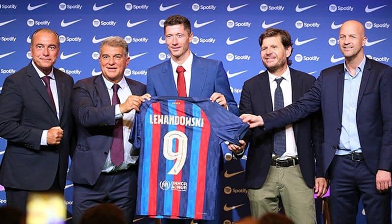football Mixed emotions grip Barcelona fans as Lewandowski presented exactly 1 year after Messi's departure snt