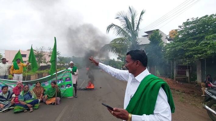 Kanabaragi farmers protest against Belagavi Urban Development Authority rbj Kanabaragi farmers protest against Belagavi Urban Development Authority rbj